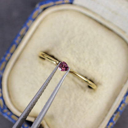 ピンクスピネル 0.10ct トリリアントカット 2.8mm×2.8mm×1.9mm【MJ2761】