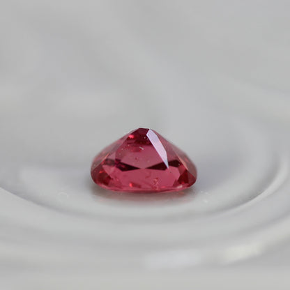 ピンクスピネル 0.21ct クッションカット 3.9mm×2.1mm×2.2mm【MJ2762】