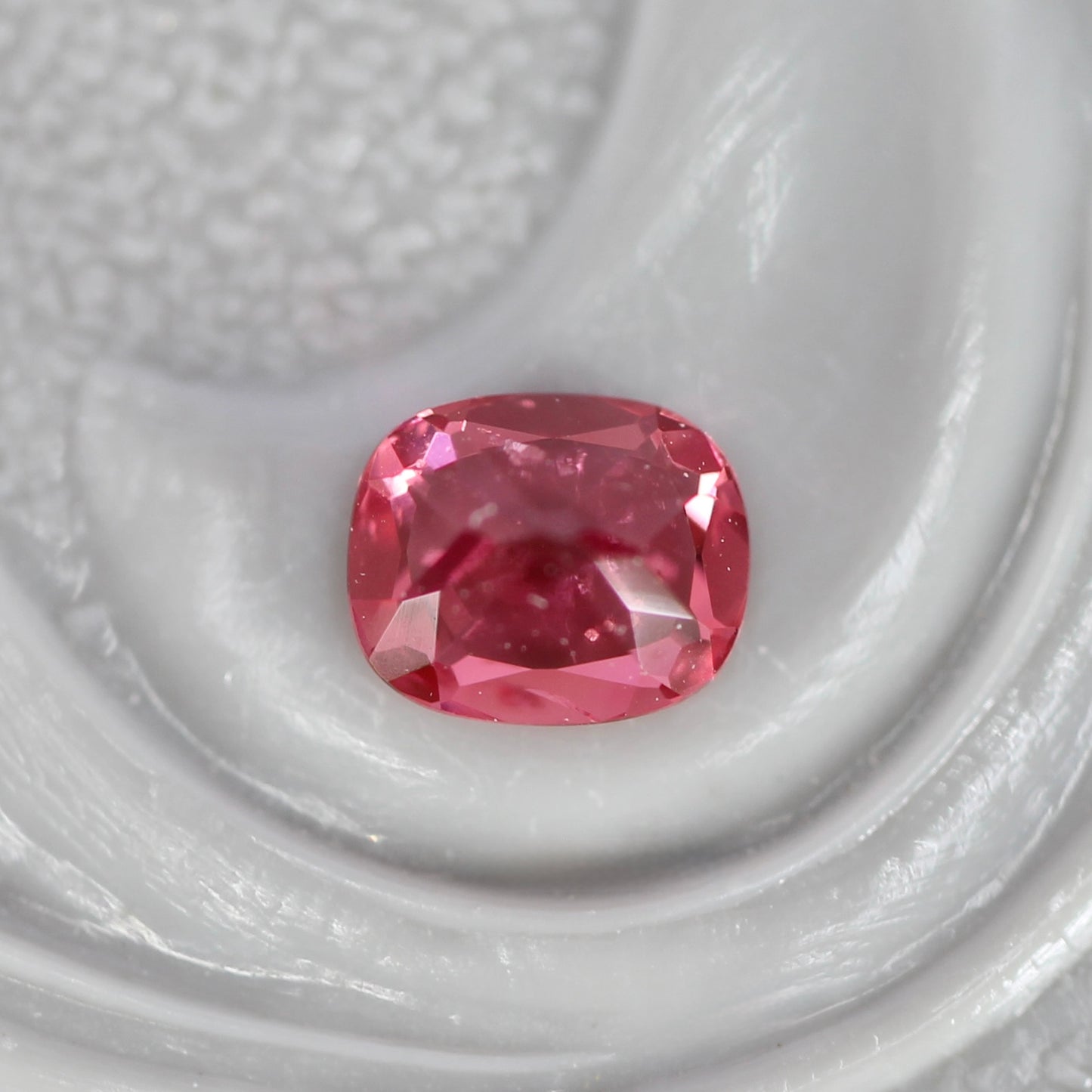 ピンクスピネル 0.21ct クッションカット 3.9mm×2.1mm×2.2mm【MJ2762】