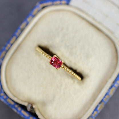 ピンクスピネル 0.21ct クッションカット 3.9mm×2.1mm×2.2mm【MJ2762】