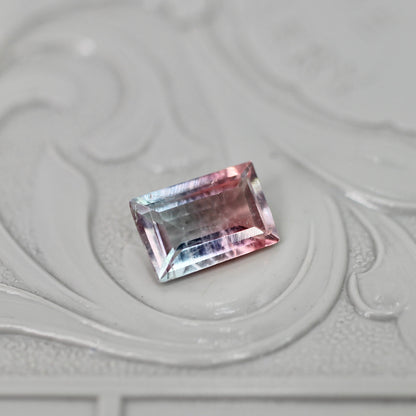 パーティーカラードトルマリン 0.76ct レクタングルカット 7.1mm×4.7mm×2.6mm【MJ3038】