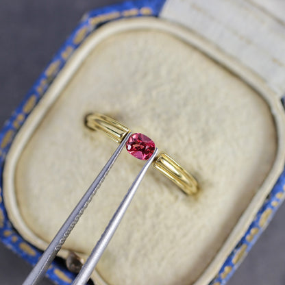 ピンクスピネル 0.21ct クッションカット 3.9mm×2.1mm×2.2mm【MJ2762】