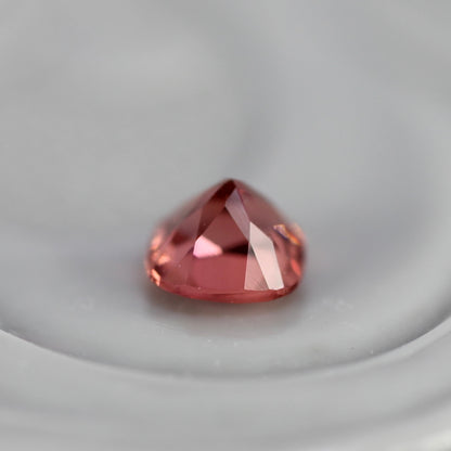 レッドスピネル 0.13ct クッションカット 2.9mm×2.8mm×2.1mm【MJ2763】