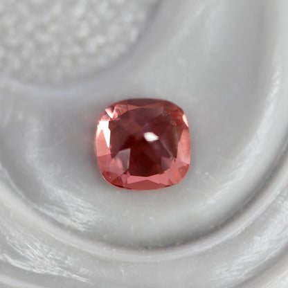 レッドスピネル 0.13ct クッションカット 2.9mm×2.8mm×2.1mm【MJ2763】