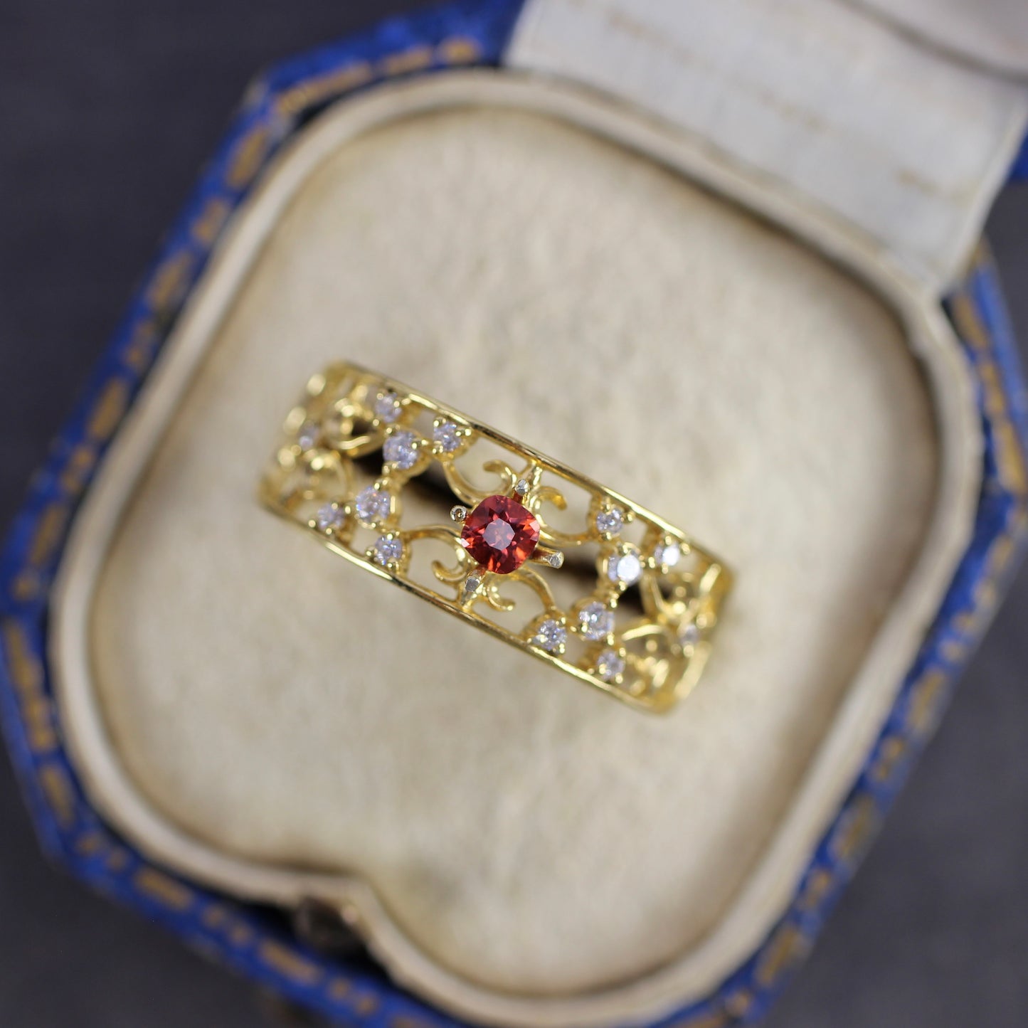 レッドスピネル 0.13ct クッションカット 2.9mm×2.8mm×2.1mm【MJ2763】