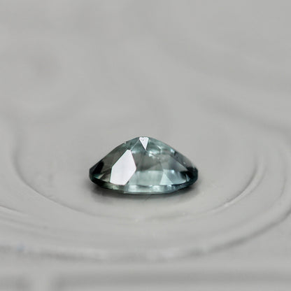 バイカラートルマリン 0.27ct オーバルカット 5.1mm×3.2mm×2.5mm【MJ3040】