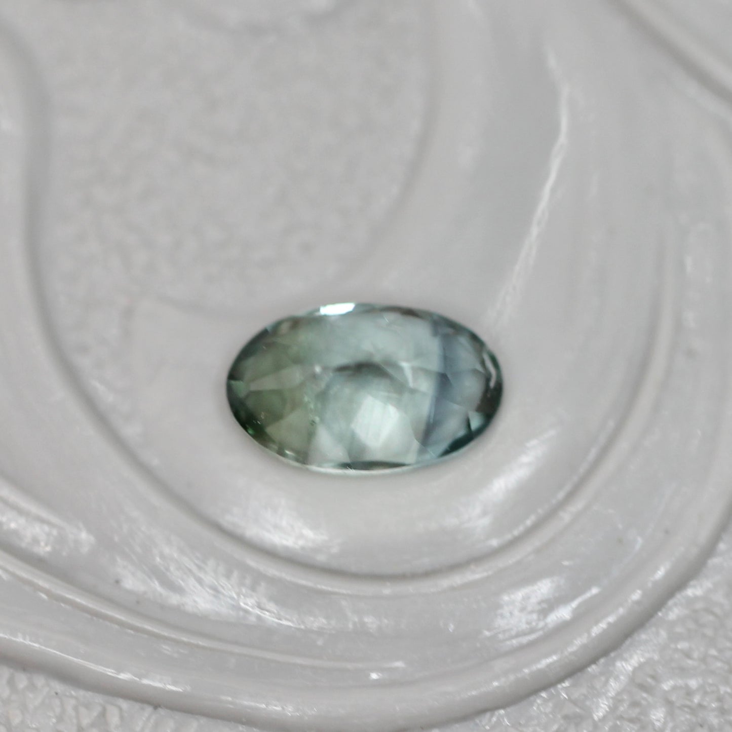 バイカラートルマリン 0.27ct オーバルカット 5.1mm×3.2mm×2.5mm【MJ3040】