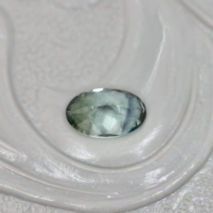 バイカラートルマリン 0.27ct オーバルカット 5.1mm×3.2mm×2.5mm【MJ3040】