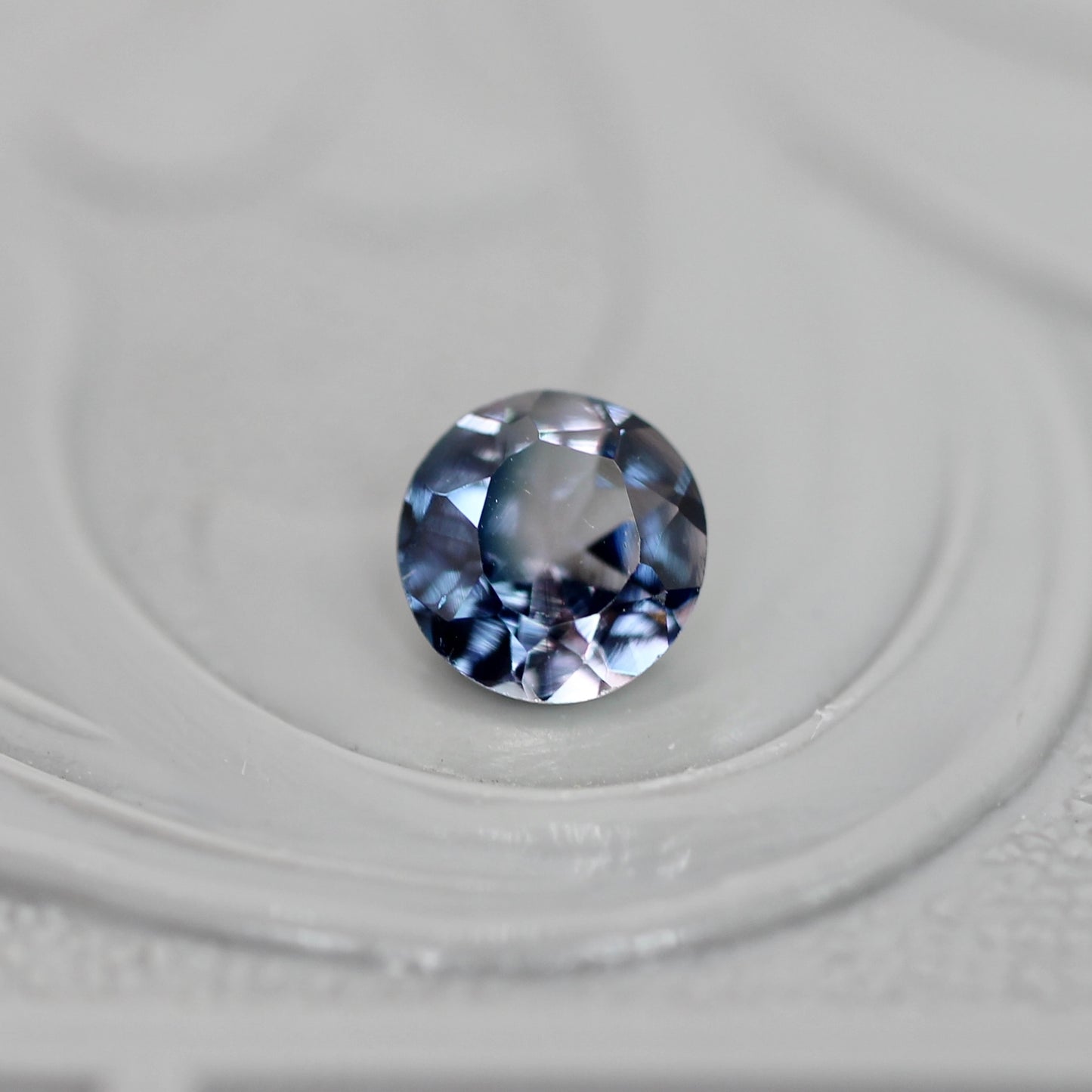 バイカラートルマリン 0.23ct ラウンドカット 4.0mm×4.0mm×2.3mm【MJ3041】