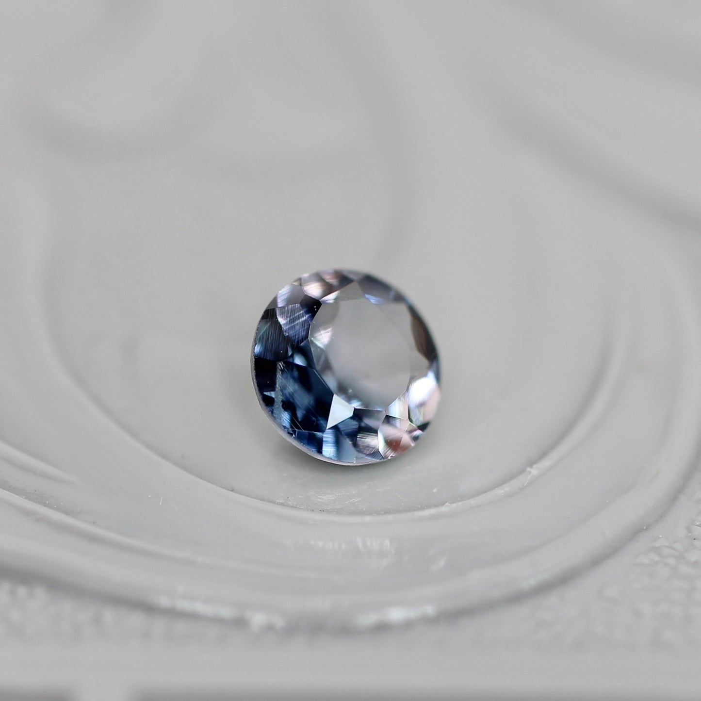バイカラートルマリン 0.23ct ラウンドカット 4.0mm×4.0mm×2.3mm【MJ3041】