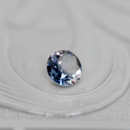 バイカラートルマリン 0.23ct ラウンドカット 4.0mm×4.0mm×2.3mm【MJ3041】