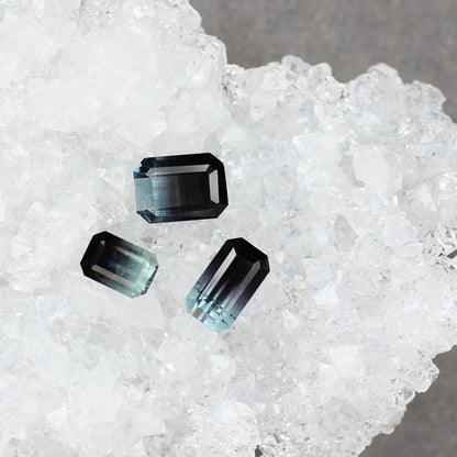 バイカラートルマリン 0.84ct エメラルドカット 6.8mm×4.8mm×2.7mm【MJ2786】