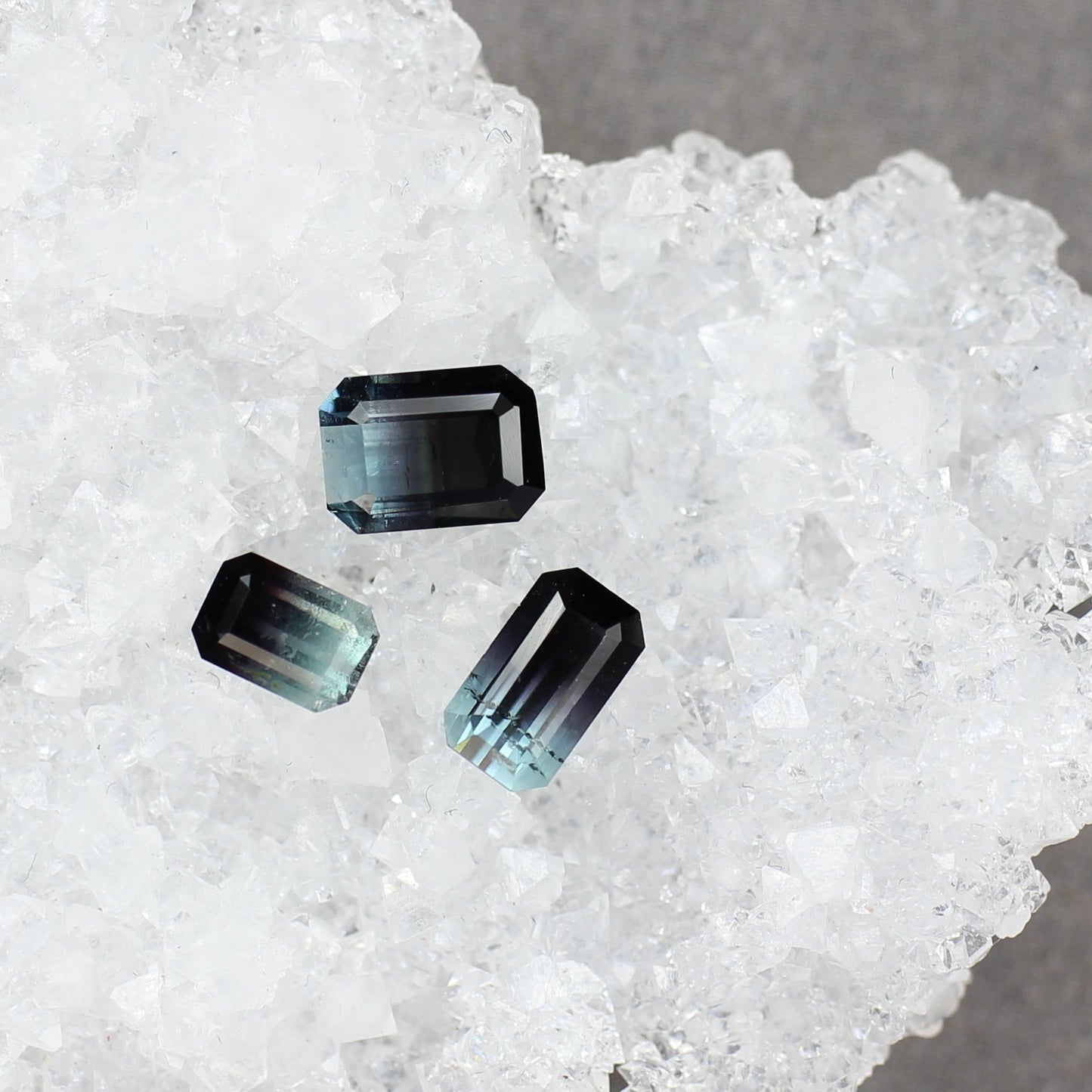 バイカラートルマリン 0.29ct エメラルドカット 4.8mm×2.7mm×2.3mm【MJ2779】