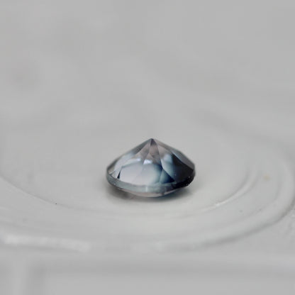 バイカラートルマリン 0.23ct ラウンドカット 4.0mm×4.0mm×2.3mm【MJ3041】