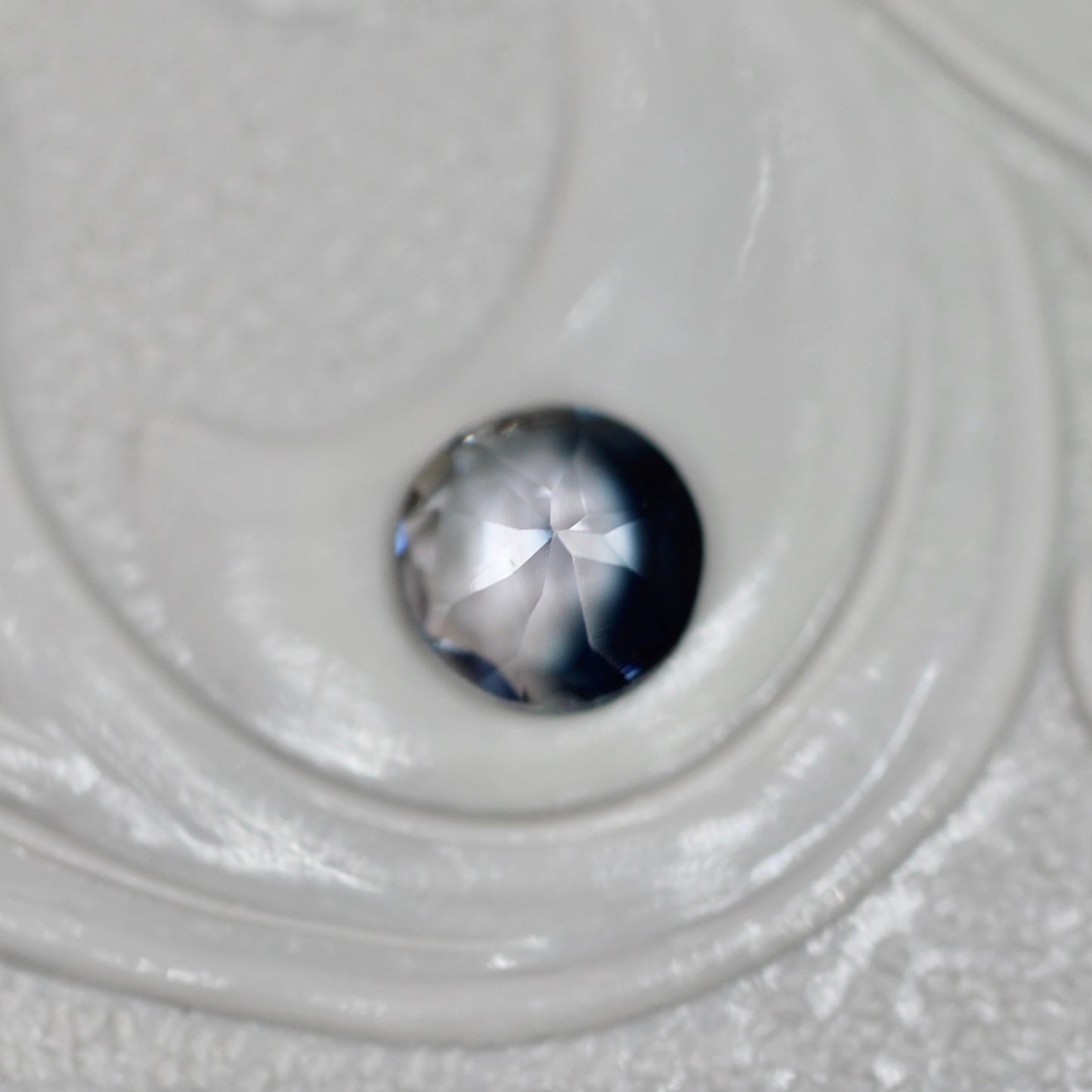バイカラートルマリン 0.23ct ラウンドカット 4.0mm×4.0mm×2.3mm【MJ3041】