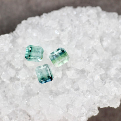 バイカラートルマリン 0.57ct エメラルドカット 5.7mm×3.8mm×2.8mm【MJ2776】