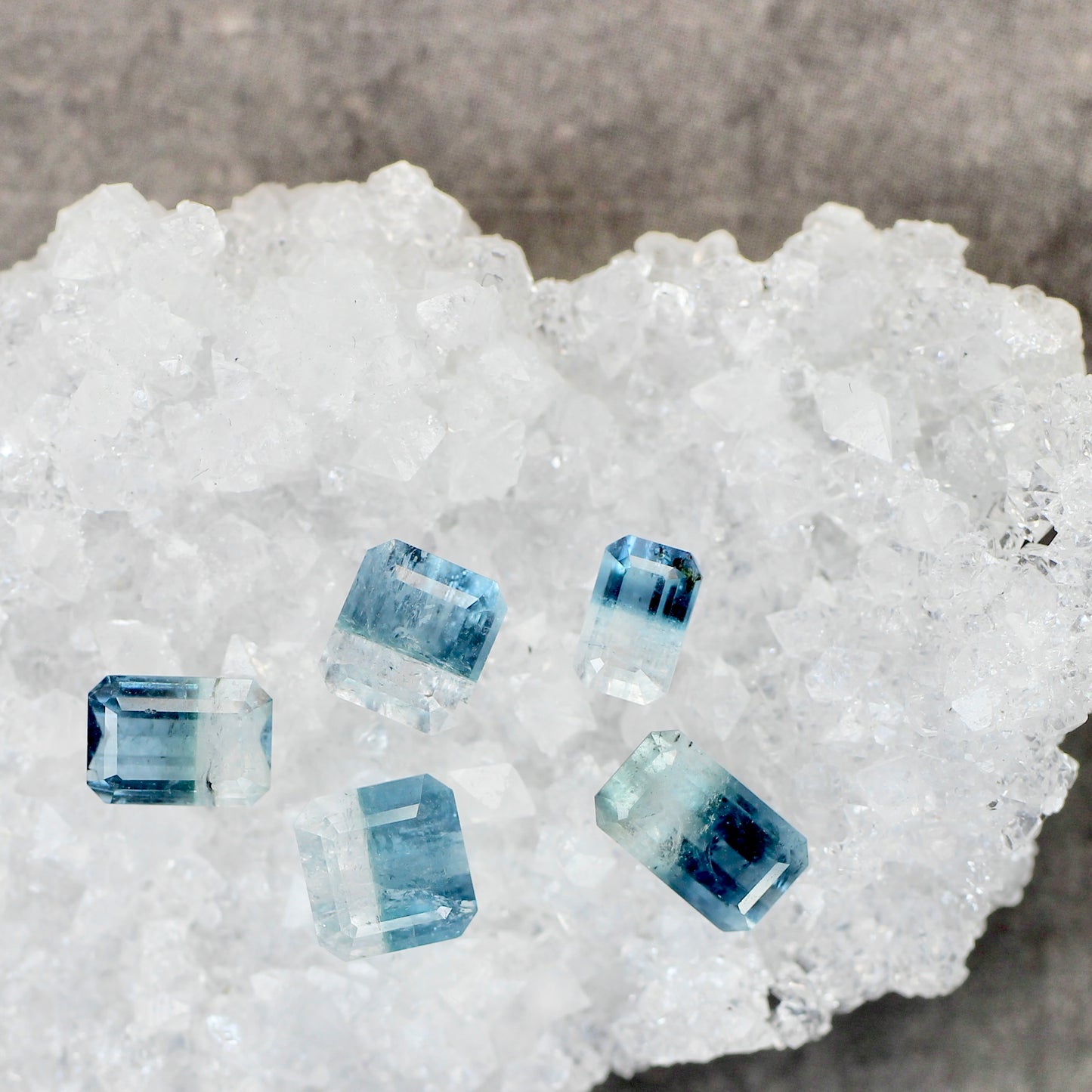 バイカラートルマリン 0.31ct エメラルドカット 4.3mm×2.6mm×2.5mm【MJ2780】