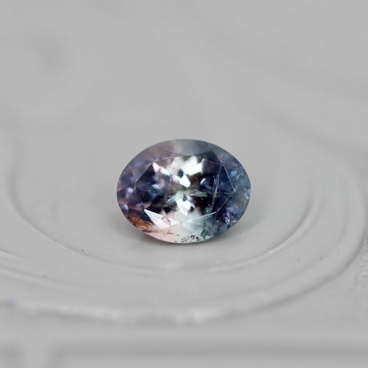 パーティーカラードトルマリン 0.36ct オーバルカット 5.0mm×4.0mm×3.0mm【MJ3043】