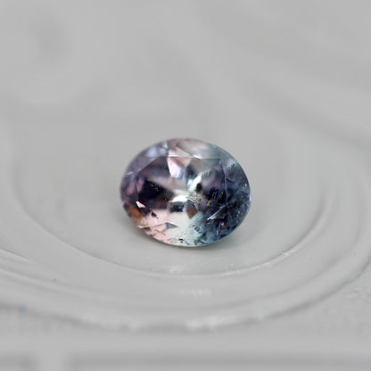 パーティーカラードトルマリン 0.36ct オーバルカット 5.0mm×4.0mm×3.0mm【MJ3043】