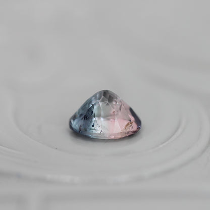 パーティーカラードトルマリン 0.36ct オーバルカット 5.0mm×4.0mm×3.0mm【MJ3043】