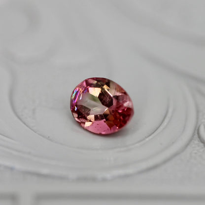 バイカラートルマリン 0.39ct オーバルカット 5.1mm×3.9mm×2.9mm【MJ3045】