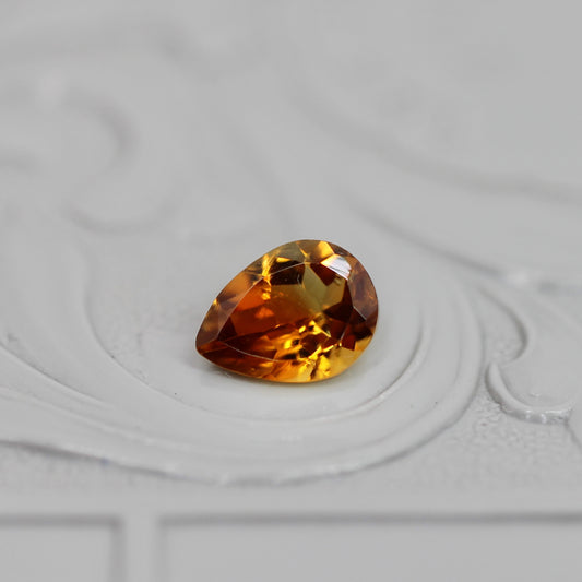 バイカラートルマリン 0.60ct ペアシェイプカット 6.5mm×4.8mm×3.0mm【MJ3047】