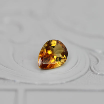 バイカラートルマリン 0.60ct ペアシェイプカット 6.5mm×4.8mm×3.0mm【MJ3047】