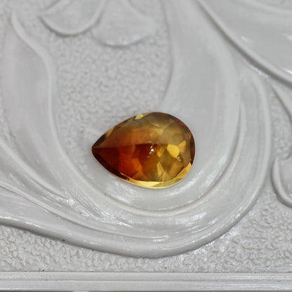 バイカラートルマリン 0.60ct ペアシェイプカット 6.5mm×4.8mm×3.0mm【MJ3047】