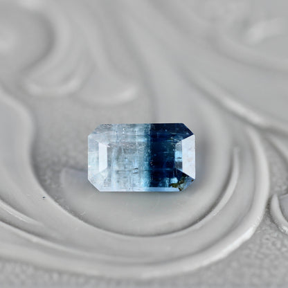 バイカラートルマリン 0.66ct エメラルドカット 6.0mm×3.8mm×3.1mm【MJ2775】