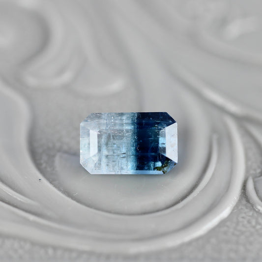 バイカラートルマリン 0.66ct エメラルドカット 6.0mm×3.8mm×3.1mm【MJ2775】