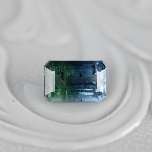 バイカラートルマリン 0.57ct エメラルドカット 5.7mm×3.8mm×2.8mm【MJ2776】