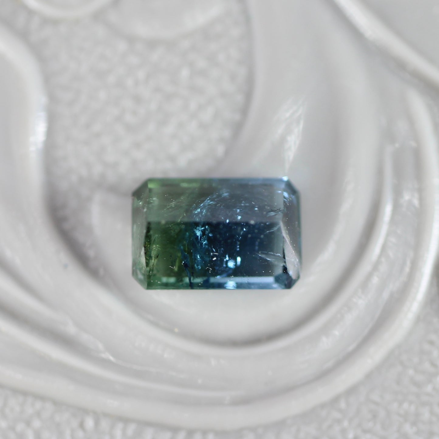 バイカラートルマリン 0.57ct エメラルドカット 5.7mm×3.8mm×2.8mm【MJ2776】