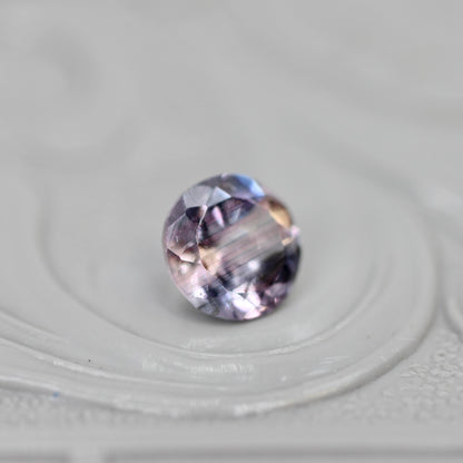 バイカラートルマリン 0.49ct ラウンドカット 4.9mm×4.9mm×3.2mm【MJ3051】