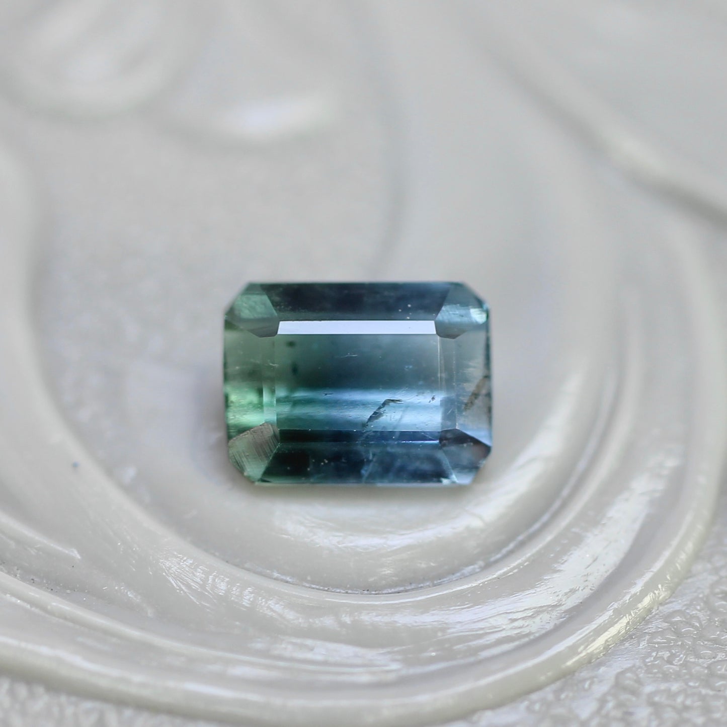 バイカラートルマリン 0.43ct エメラルドカット 5.2mm×3.9mm×2.2mm【MJ2777】