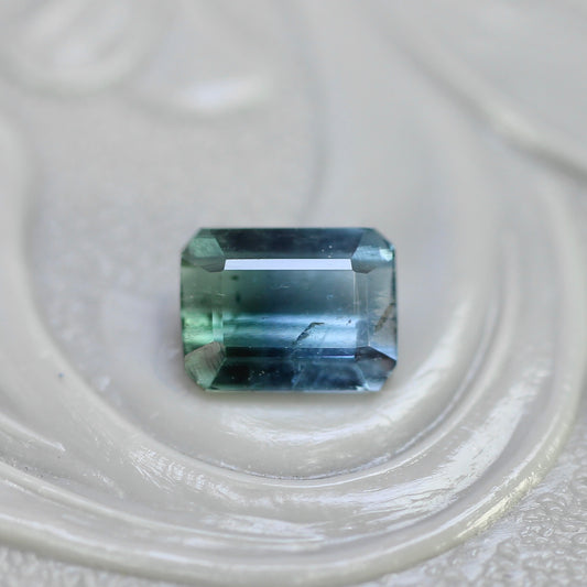 バイカラートルマリン 0.43ct エメラルドカット 5.2mm×3.9mm×2.2mm【MJ2777】