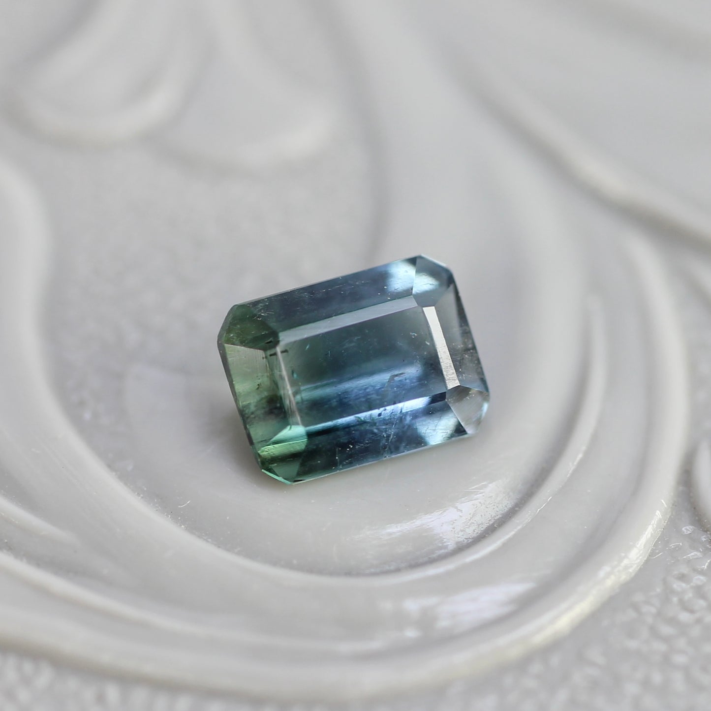 バイカラートルマリン 0.43ct エメラルドカット 5.2mm×3.9mm×2.2mm【MJ2777】