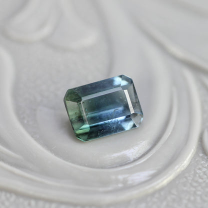 バイカラートルマリン 0.43ct エメラルドカット 5.2mm×3.9mm×2.2mm【MJ2777】