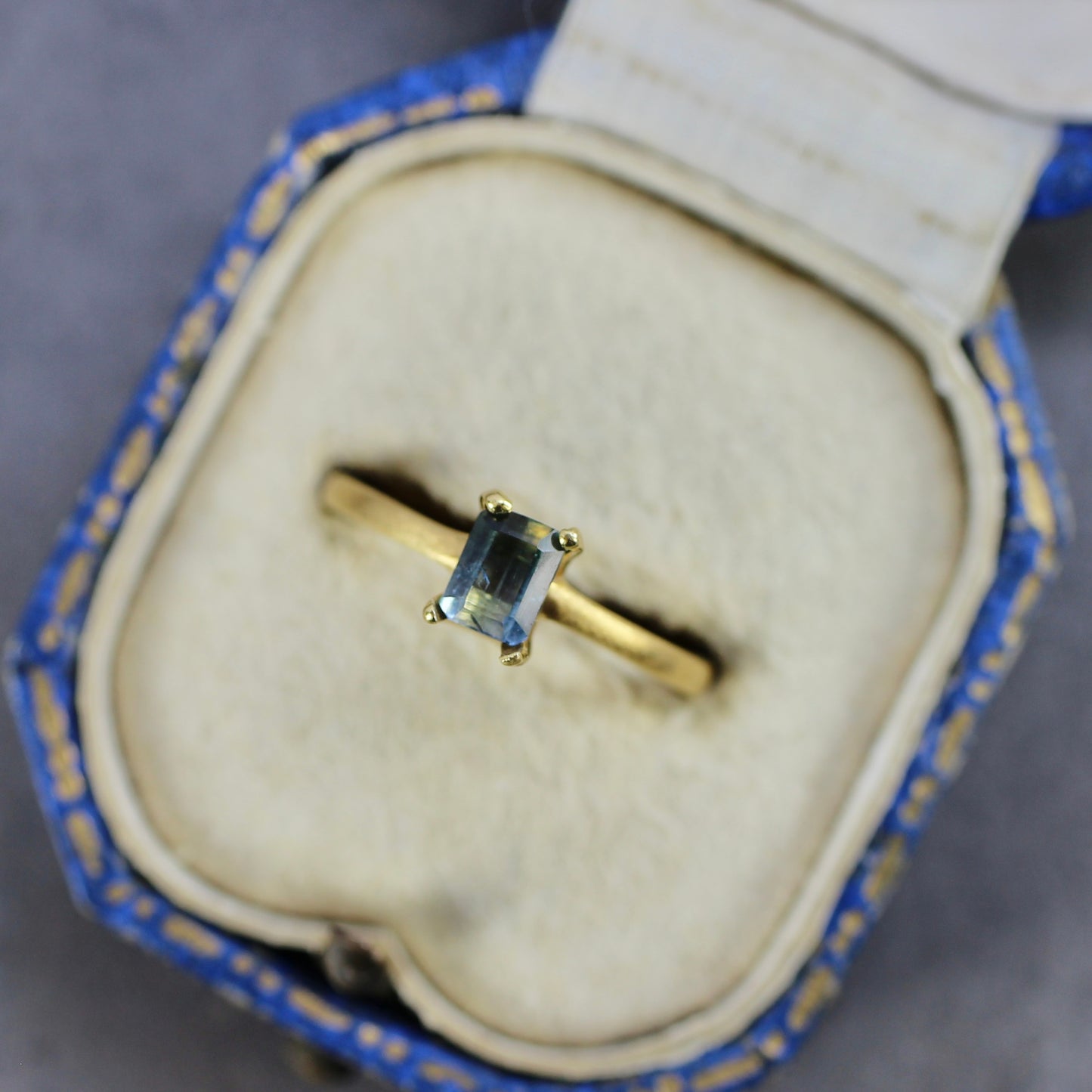 バイカラートルマリン 0.43ct エメラルドカット 5.2mm×3.9mm×2.2mm【MJ2777】