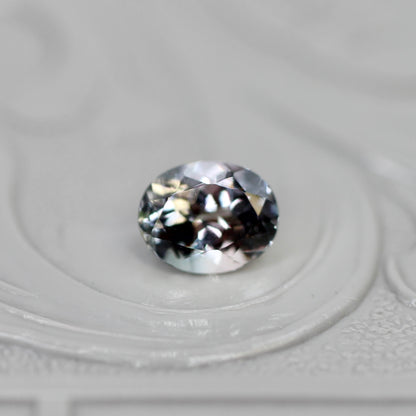 バイカラートルマリン 0.47ct オーバルカット 5.1mm×4.1mm×3.2mm【MJ3053】
