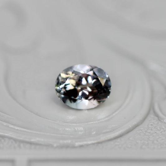バイカラートルマリン 0.47ct オーバルカット 5.1mm×4.1mm×3.2mm【MJ3053】