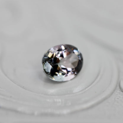 バイカラートルマリン 0.47ct オーバルカット 5.1mm×4.1mm×3.2mm【MJ3053】