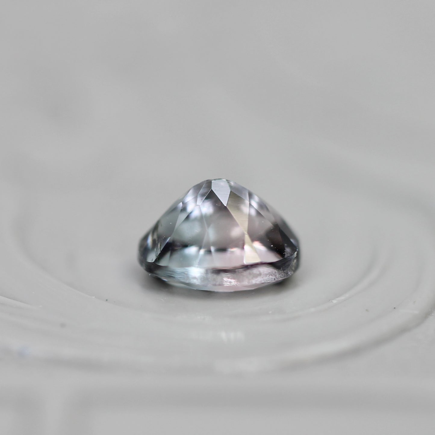 バイカラートルマリン 0.47ct オーバルカット 5.1mm×4.1mm×3.2mm【MJ3053】