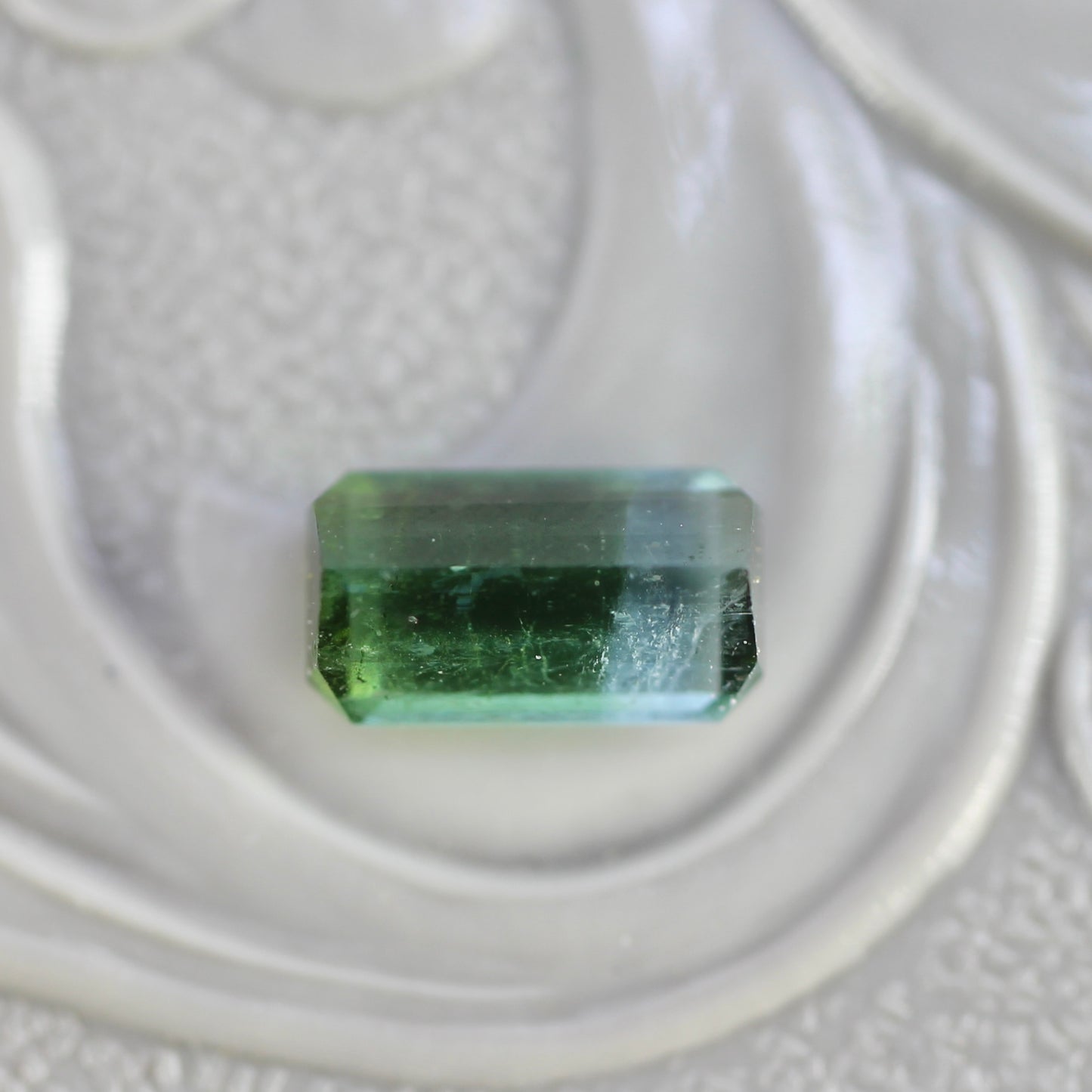 バイカラートルマリン 0.54ct エメラルドカット 6.1mm×3.4mm×2.7mm【MJ2778】