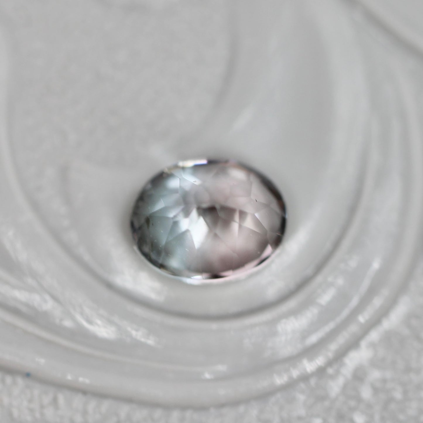 バイカラートルマリン 0.47ct オーバルカット 5.1mm×4.1mm×3.2mm【MJ3053】