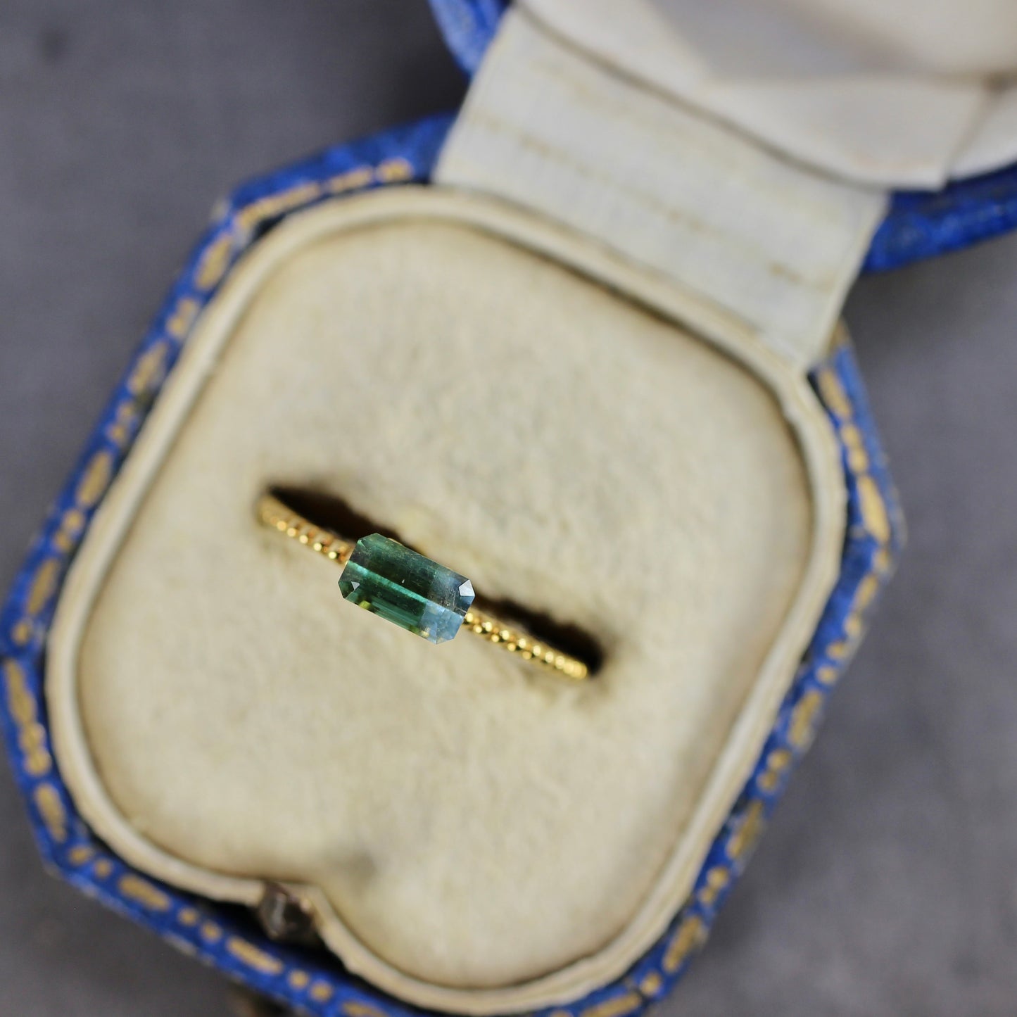 バイカラートルマリン 0.54ct エメラルドカット 6.1mm×3.4mm×2.7mm【MJ2778】