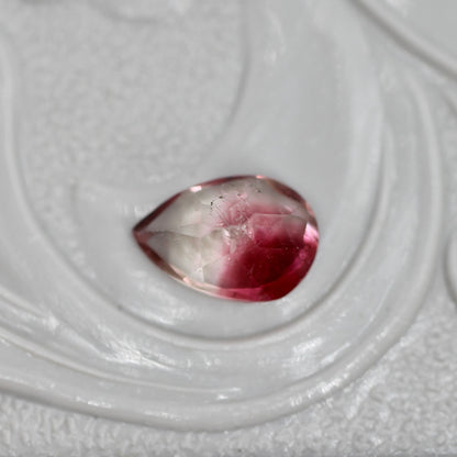 バイカラートルマリン 0.41ct ペアシェイプカット 5.9mm×4.1mm×2.8mm【MJ3054】