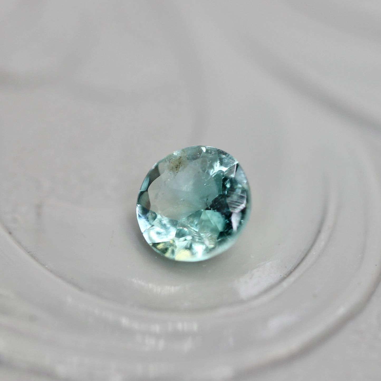 バイカラートルマリン 0.23ct ラウンドカット 4.0mm×3.9mm×2.2mm【MJ3055】