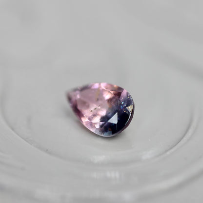 パーティーカラードトルマリン 0.18ct ペアシェイプカット 4.9mm×3.1mm×2.0mm【MJ3056】