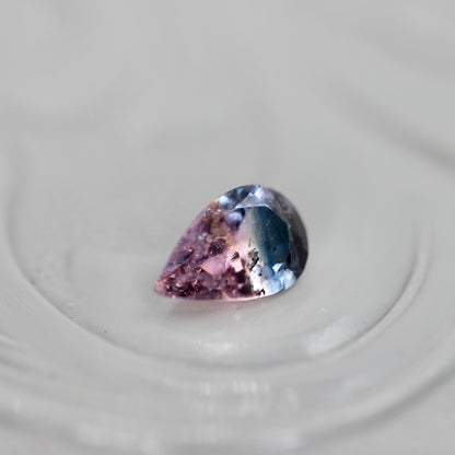 パーティーカラードトルマリン 0.18ct ペアシェイプカット 4.9mm×3.1mm×2.0mm【MJ3056】