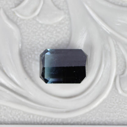 バイカラートルマリン 0.84ct エメラルドカット 6.8mm×4.8mm×2.7mm【MJ2786】